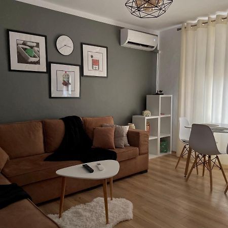 Luel Central Apartament Tirana Esterno foto
