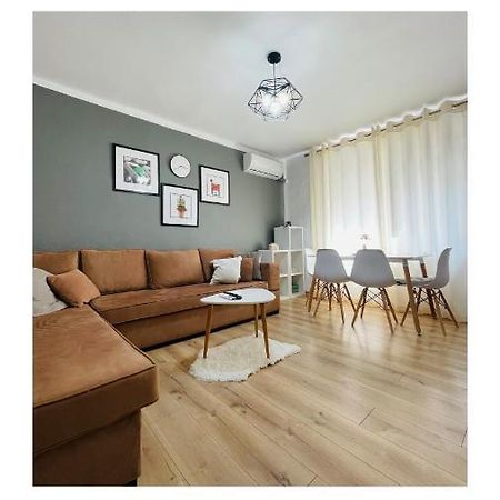 Luel Central Apartament Tirana Esterno foto