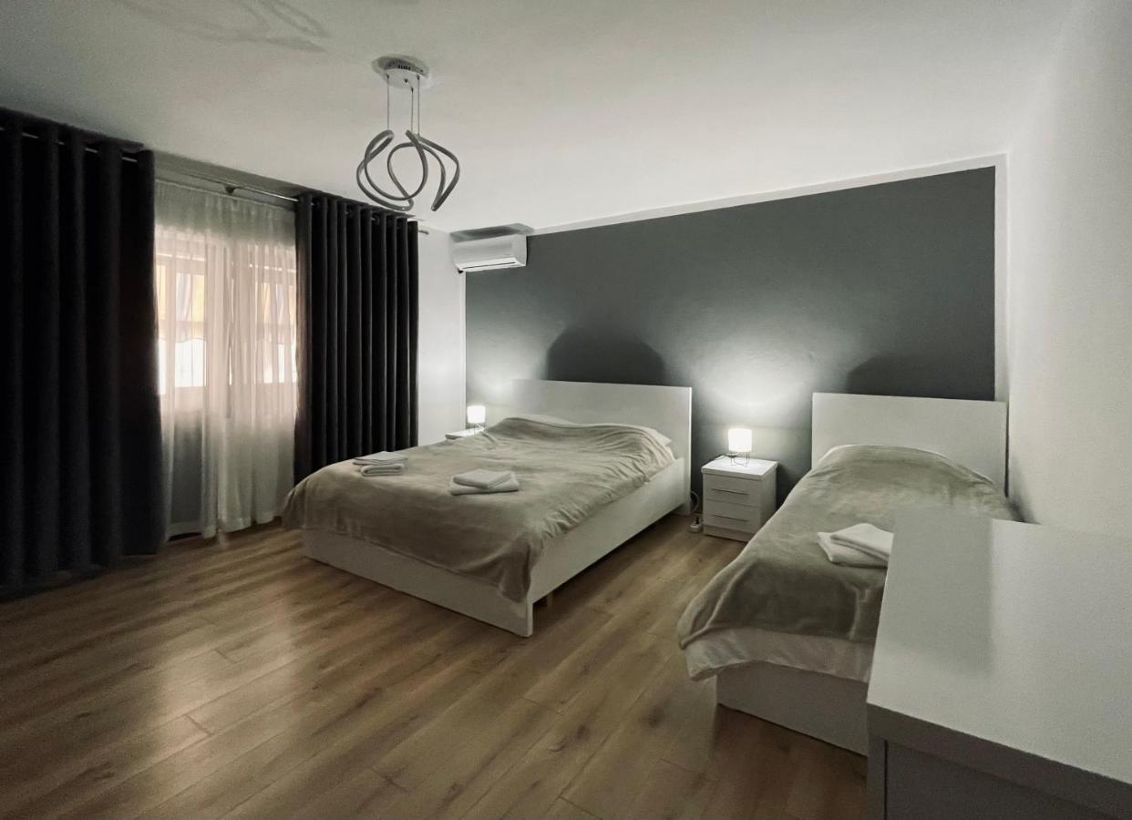 Luel Central Apartament Tirana Esterno foto