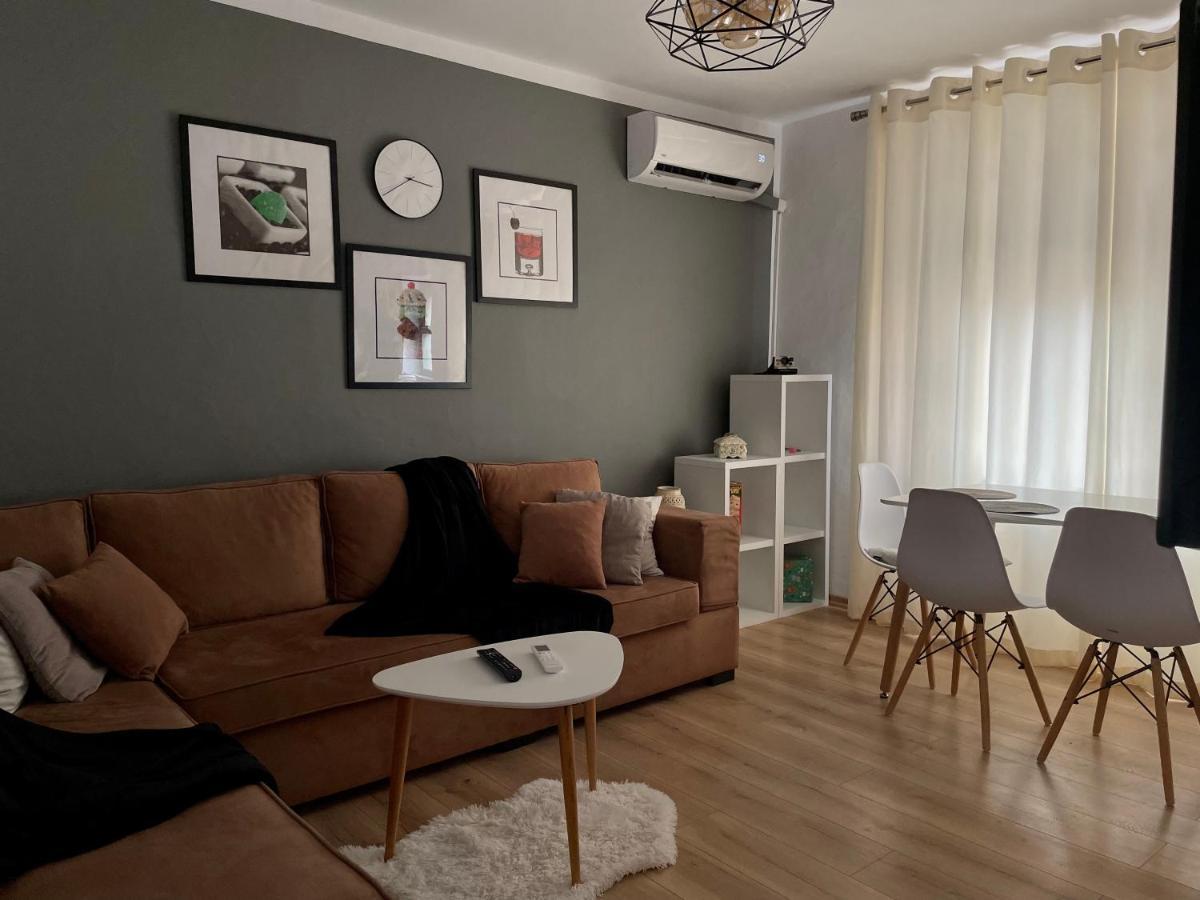 Luel Central Apartament Tirana Esterno foto