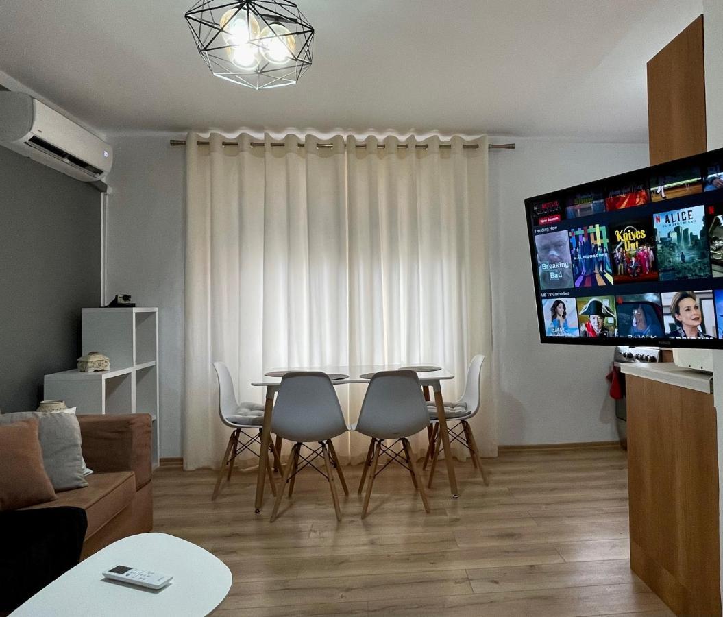 Luel Central Apartament Tirana Esterno foto