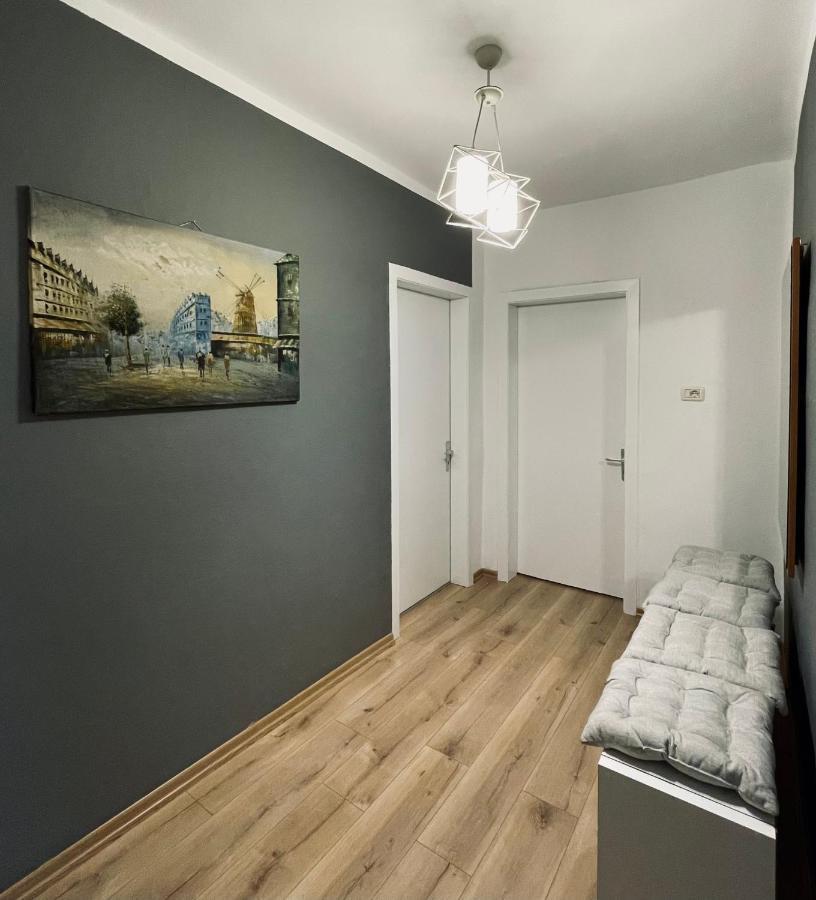 Luel Central Apartament Tirana Esterno foto