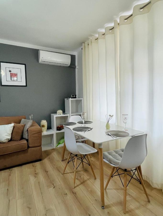 Luel Central Apartament Tirana Esterno foto